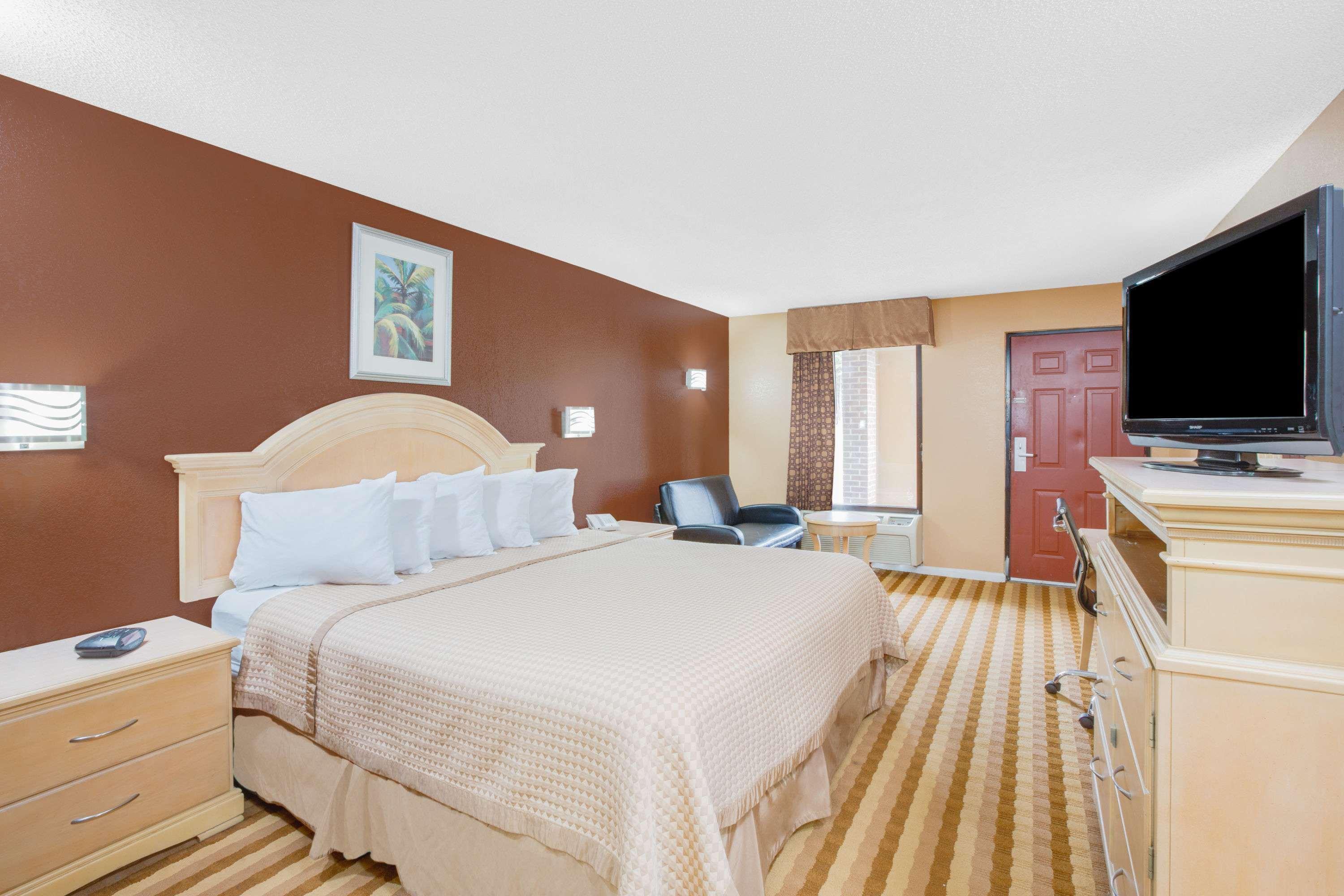 Columbus Inn And Suites Εξωτερικό φωτογραφία