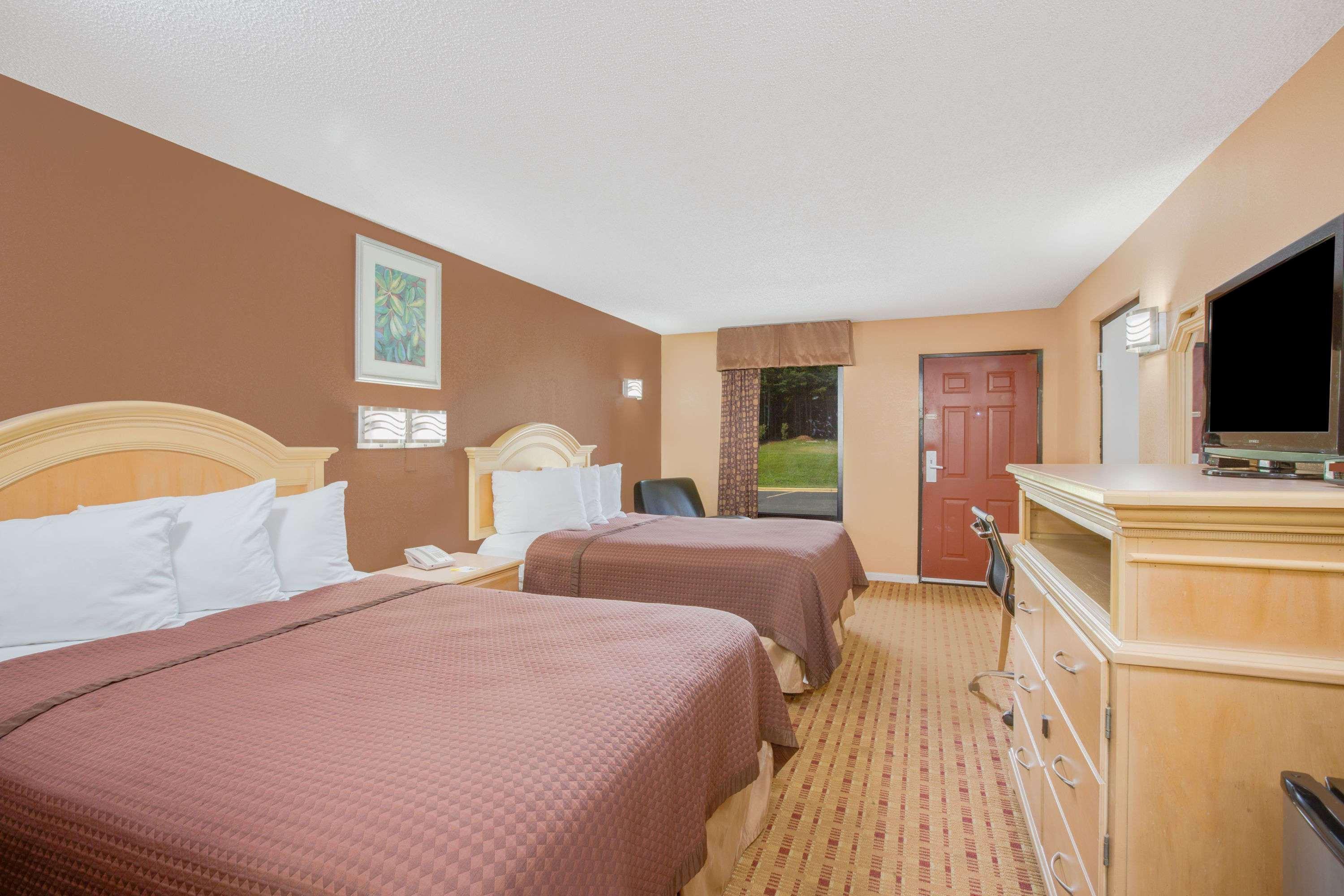 Columbus Inn And Suites Εξωτερικό φωτογραφία