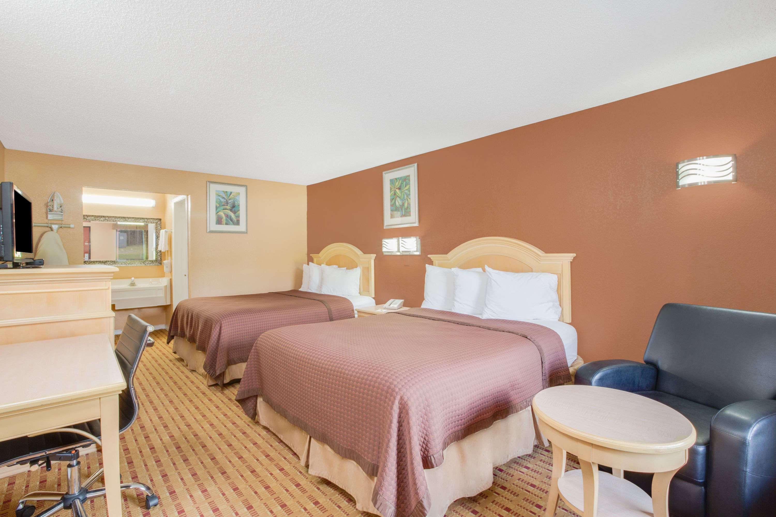 Columbus Inn And Suites Εξωτερικό φωτογραφία