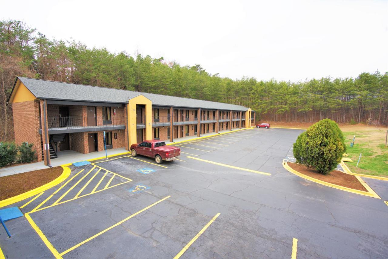 Columbus Inn And Suites Εξωτερικό φωτογραφία