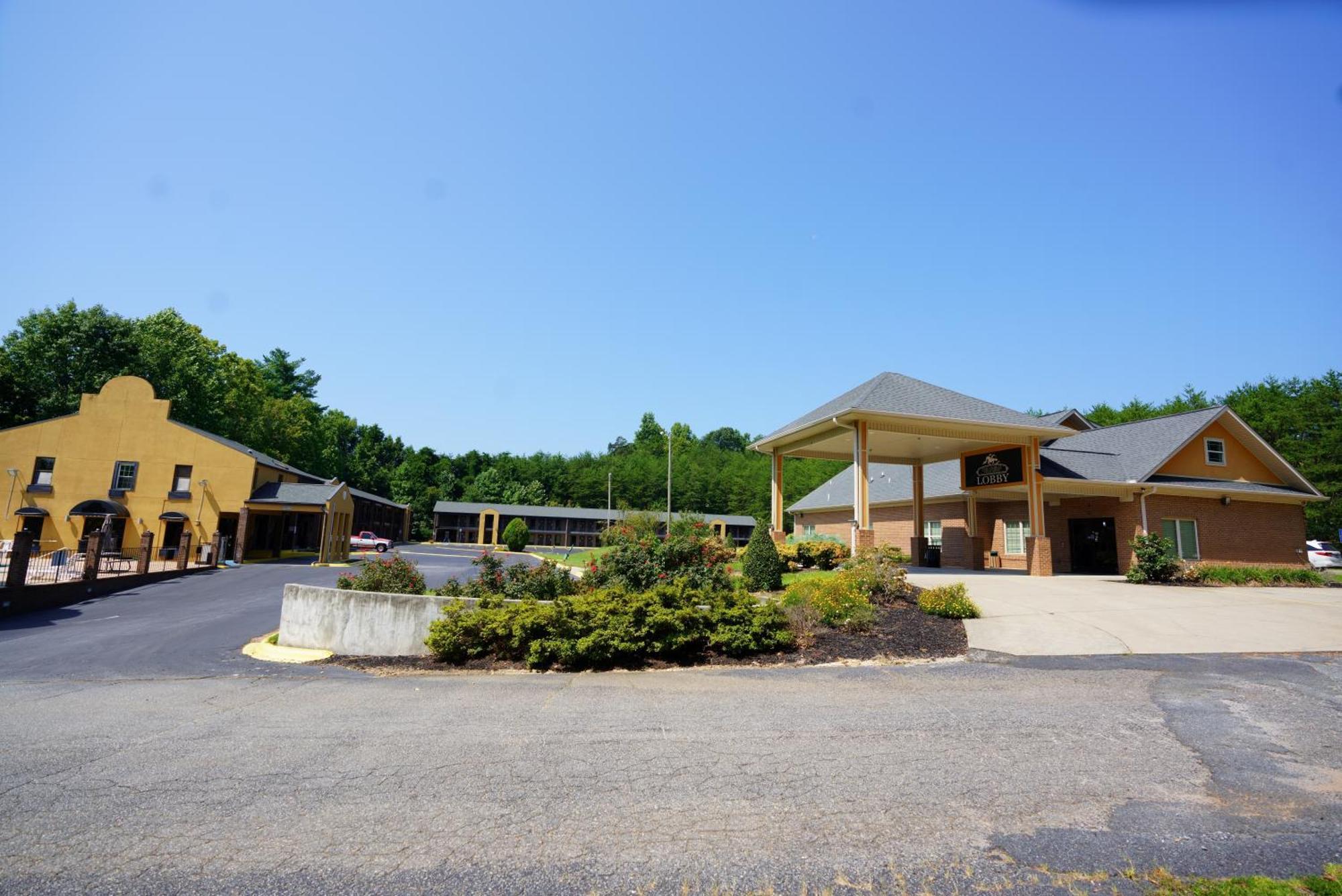 Columbus Inn And Suites Εξωτερικό φωτογραφία