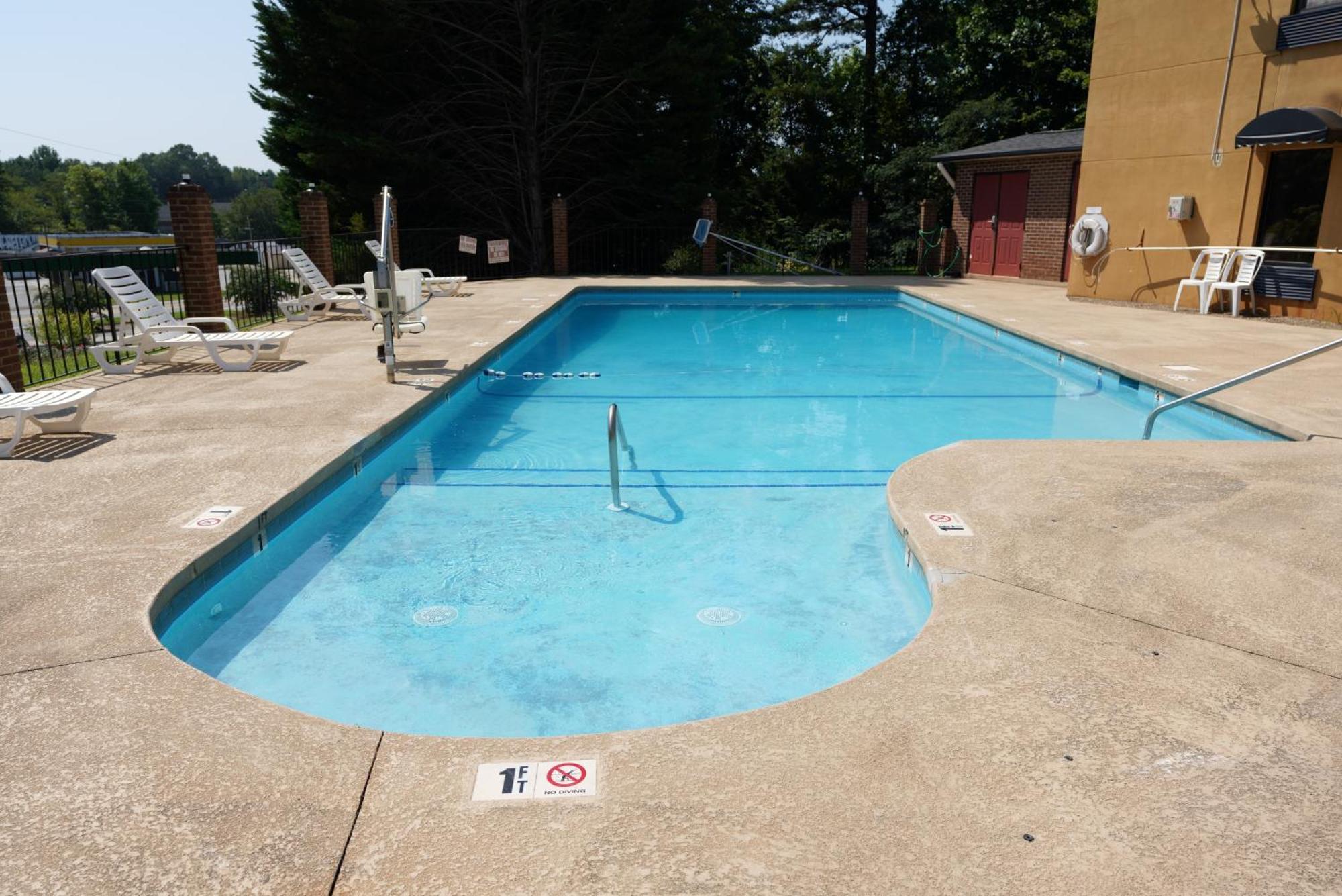 Columbus Inn And Suites Εξωτερικό φωτογραφία