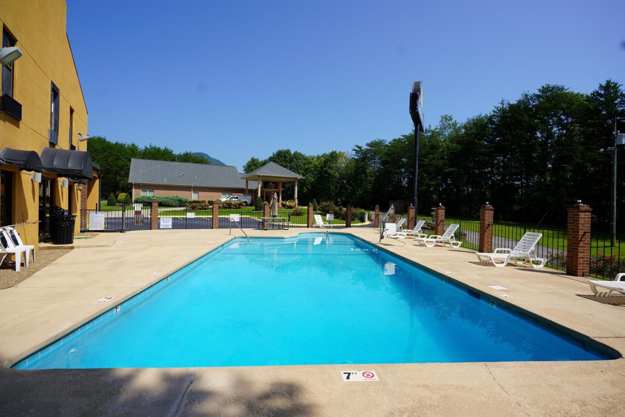 Columbus Inn And Suites Εξωτερικό φωτογραφία