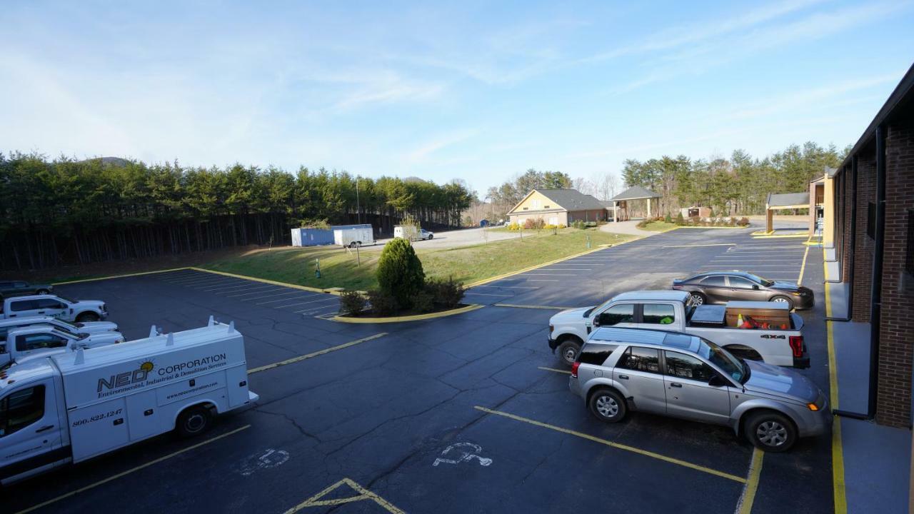 Columbus Inn And Suites Εξωτερικό φωτογραφία