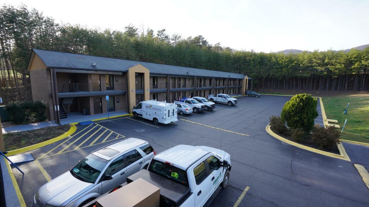 Columbus Inn And Suites Εξωτερικό φωτογραφία
